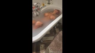 CREAMP$E QUEEN - bambiblacks uk () Bambiblacksuk - come join me in the bath guys 18-01-2019