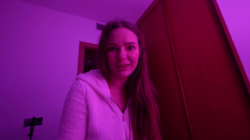 Alexa Poshspicy - Ayudando a mi hermanastra disparar un porno y la primera vez folla en el culo Ultra HD/4K