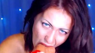 JuliaCrown - Bolas comiendo y mordiendo - HD 720P