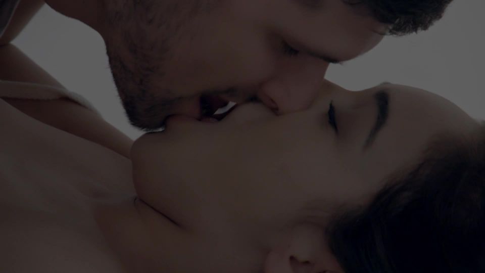 Ginebra Bellucci   Wake me up with love 1080p Full HD