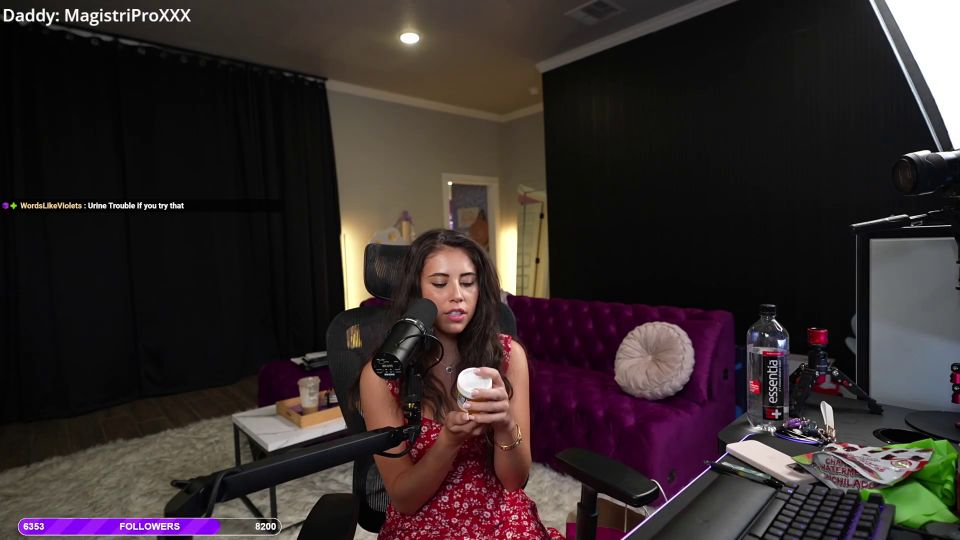 Violet Brandani BKNEemKQIE1DS4YleO6cxQIXjTOvm41r