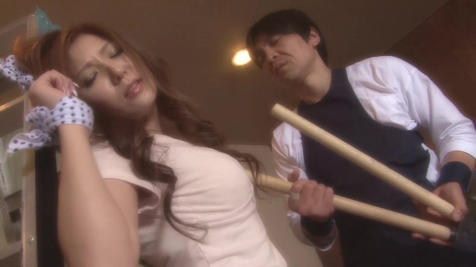 Married Woman Seducing Man from Balcony - Yuna Shiina ⋆.