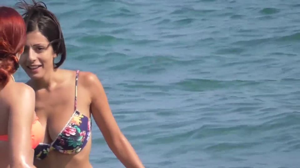 Vor hot teen in bikini(vids)