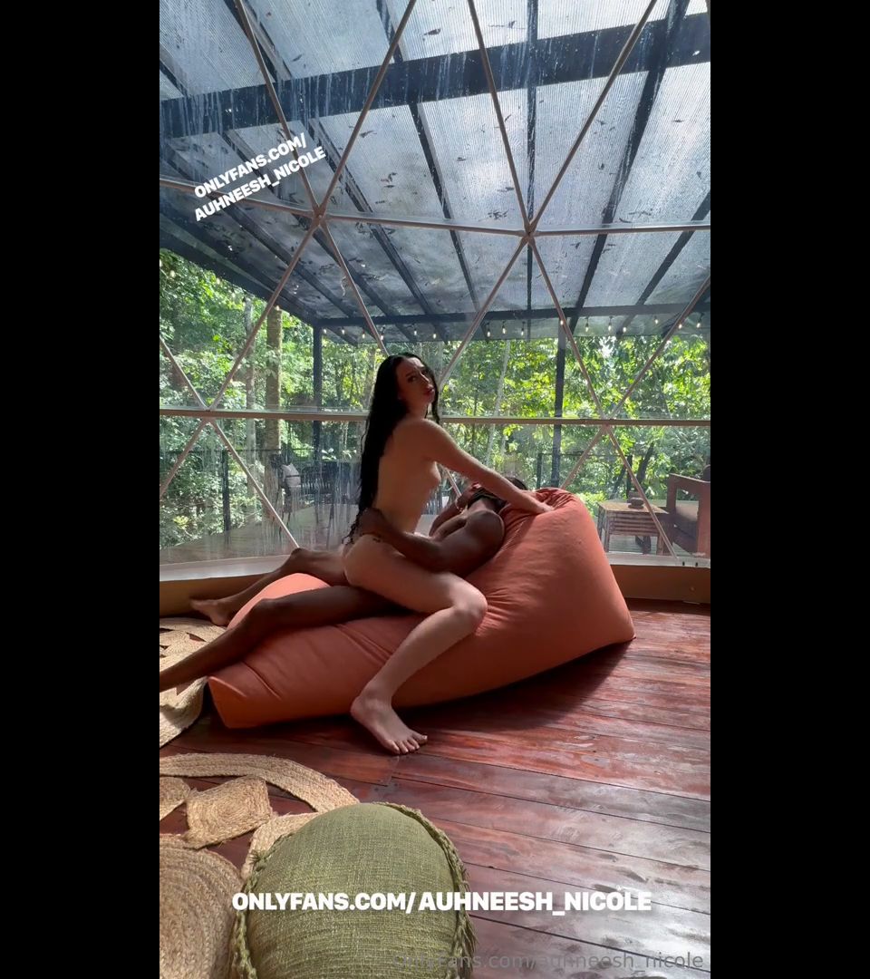 Auhneesh Nicole, Follando con una BBC en la habitación de sol solofans (Porno de Amateur)