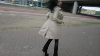 MarilynLatex usando corsé y látex en público (mp4)