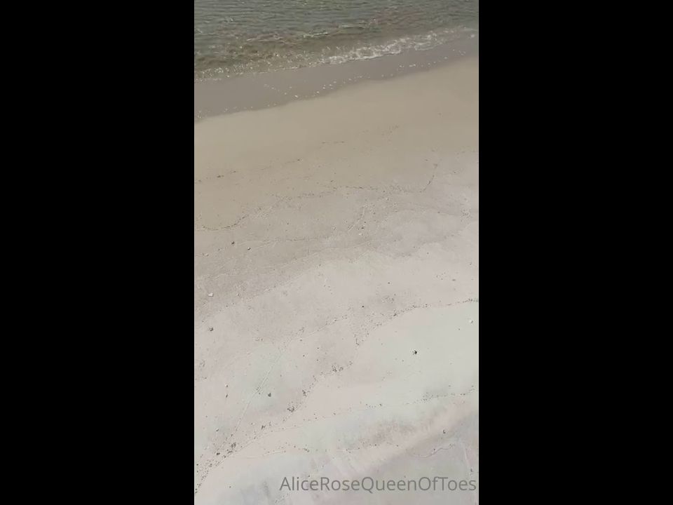 fetish Alice Rose aka alicerosequeenoftoes - 10-21-2022 OnlyFans Video - Join me for a walk on the beach, and then you can help me get all video Alice Rose