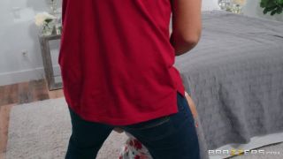 Un Buck Extra (porno MILF) Linzee Ryder