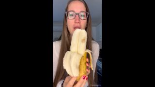 Pleasure Toy Queen Masturbates With Her Double Banana