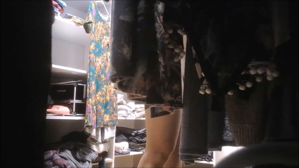 nice busty girl in the dressing room. hidden cam