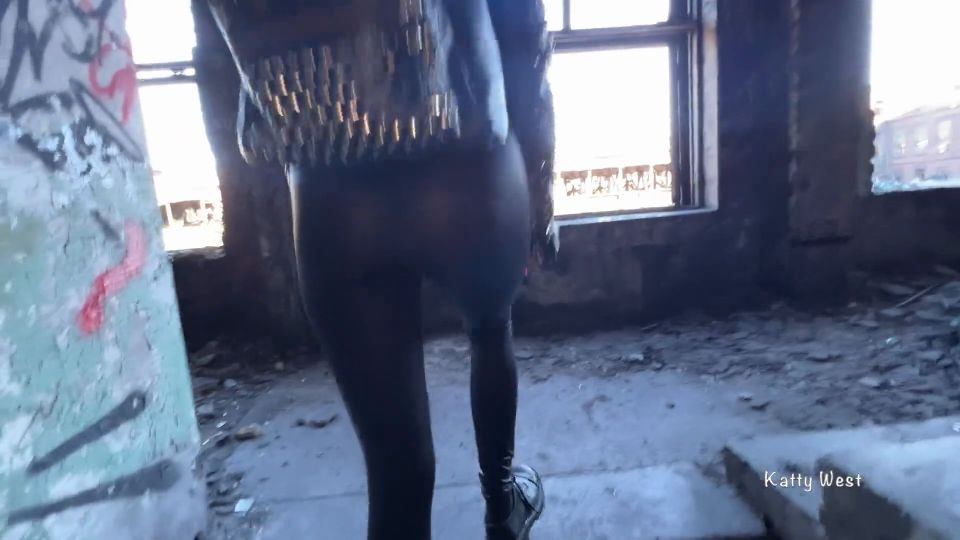 He Brought A Rocker Girl To An Abandoned Place And Fucked Hard.