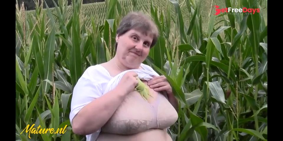 [GetFreeDays.com] Hairy Mature BBW Tina Plays With Her Huge Ass and Fat Pussy In a Corn Field Adult Film July 2023