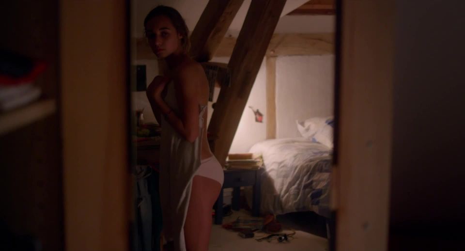 Lola Saint-Gilles - Adele en aout (2016) HD 1080p!!!