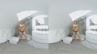 Shower Tease – Roxy M | virtual reality | reality