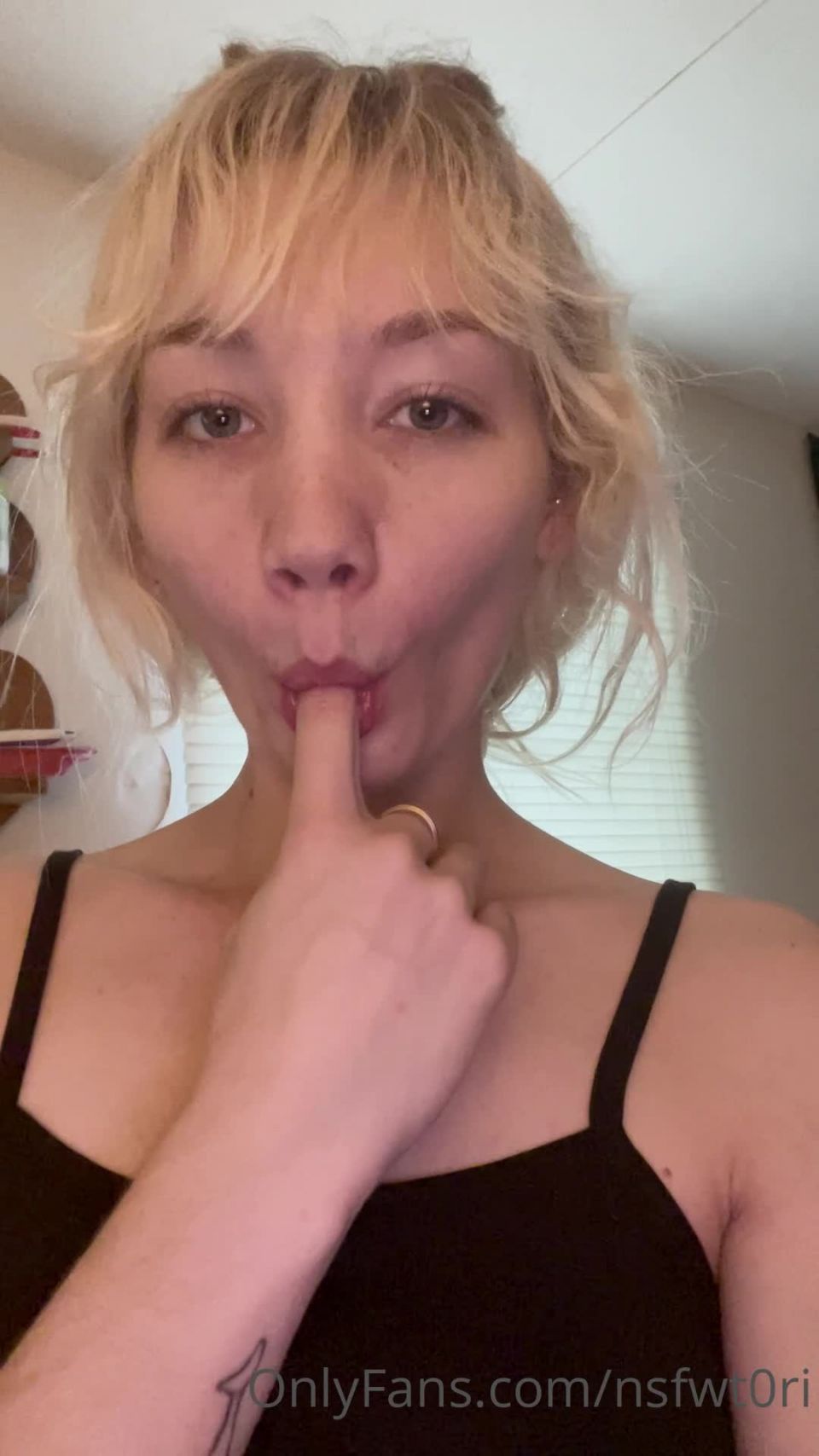 Onlyfans - Nsfwt0ri - Would me sucking on your fingers turn you on - 01-07-2021