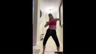 Roxie Rae Roxierae - i cant dance but here you go me doing the couples dance challenge as a solo i did 05-08-2022
