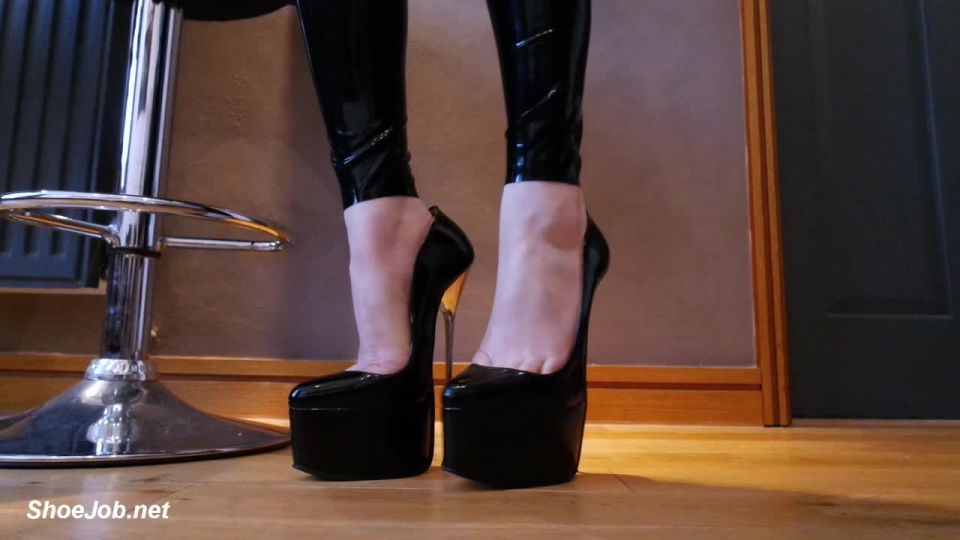 femdom - 10″ Goddess Heels Handjob – Shiny Shoejobs