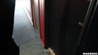 Madbrosx - Une secretaire francaise bien salope se fait baiser pendant un entretien dembauche!!! - Brunette glasses