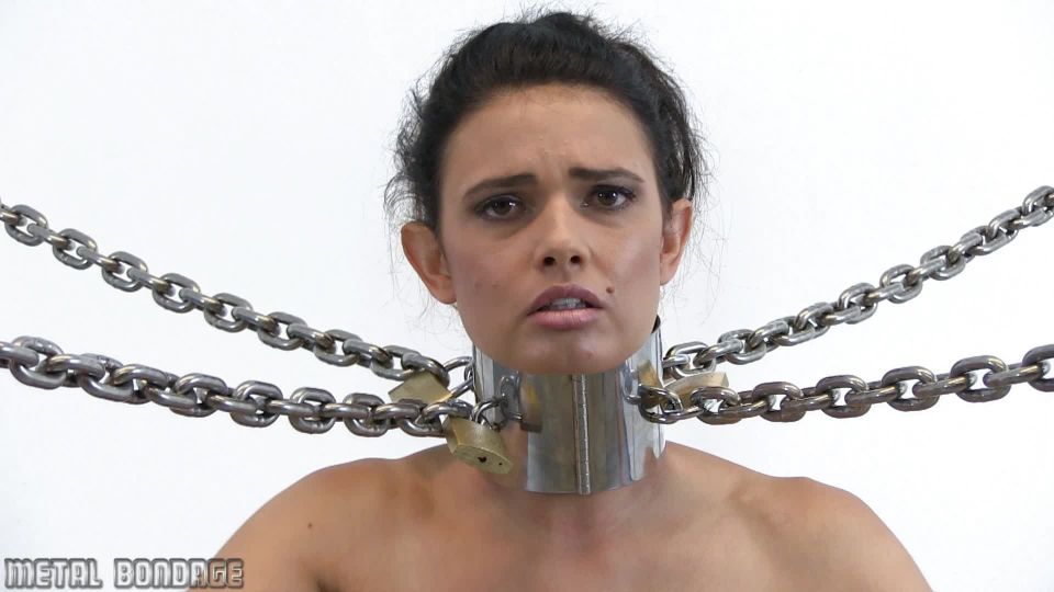 Metal Bondage 543MB462 - Yasmine in the Giraffe Collar