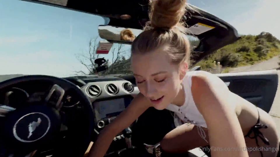 Littlepolishangel, rubia europea babe follando fuera en un coche convertible (Porno de Amateur)