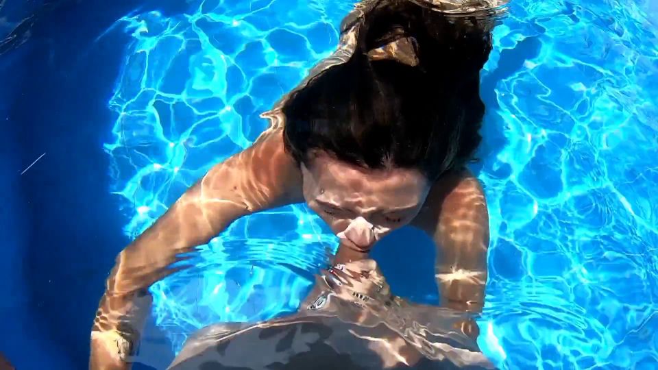 Hot Blowjob Underwater With Sexy Latina And Cum In Her Face