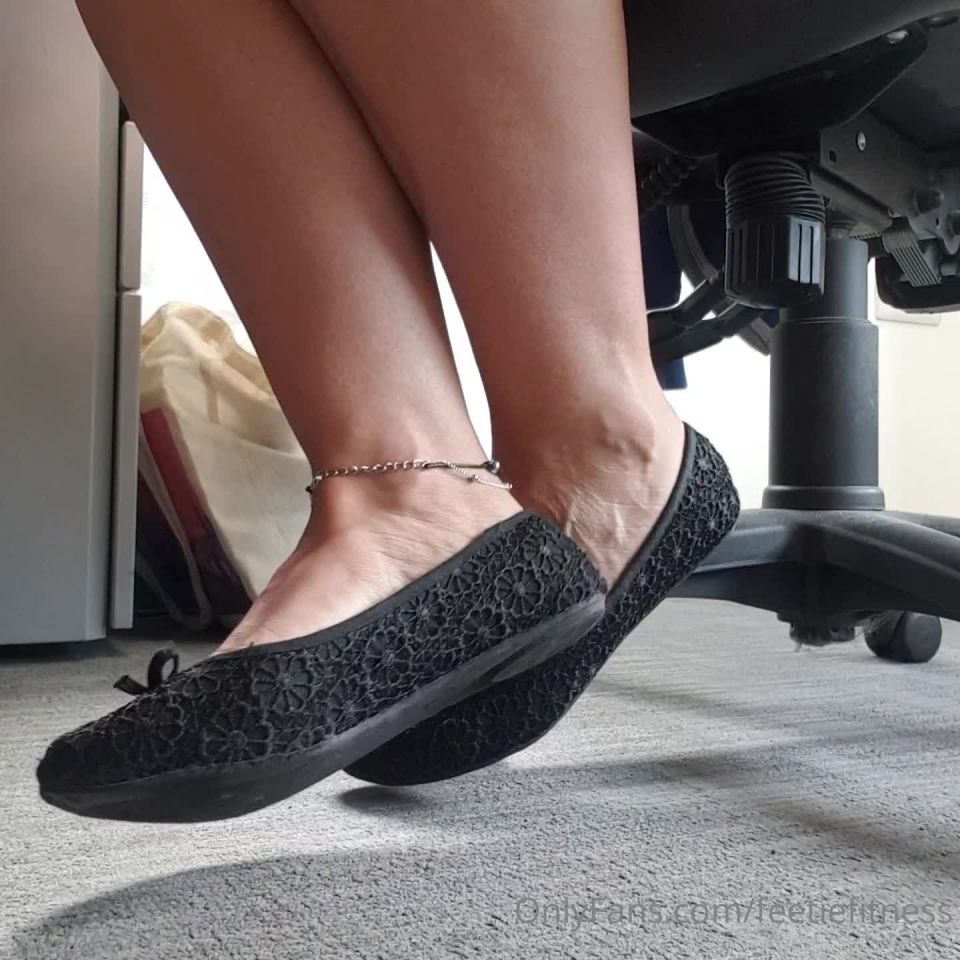 Onlyfans - Goddess Suzie - goddesssuzie26 - goddesssuzieAnother day under my desk with these hot summer days my bare feet in these flats are at t - 20-06-2021