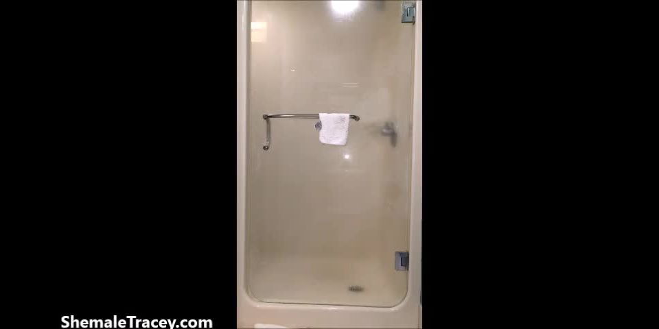 SHEMALE SHOWER - (Shemale porn)