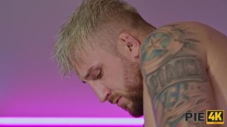 Lilly Bella - ¿Por qué necesita un hombre de verdad? - 22 de febrero de 2024