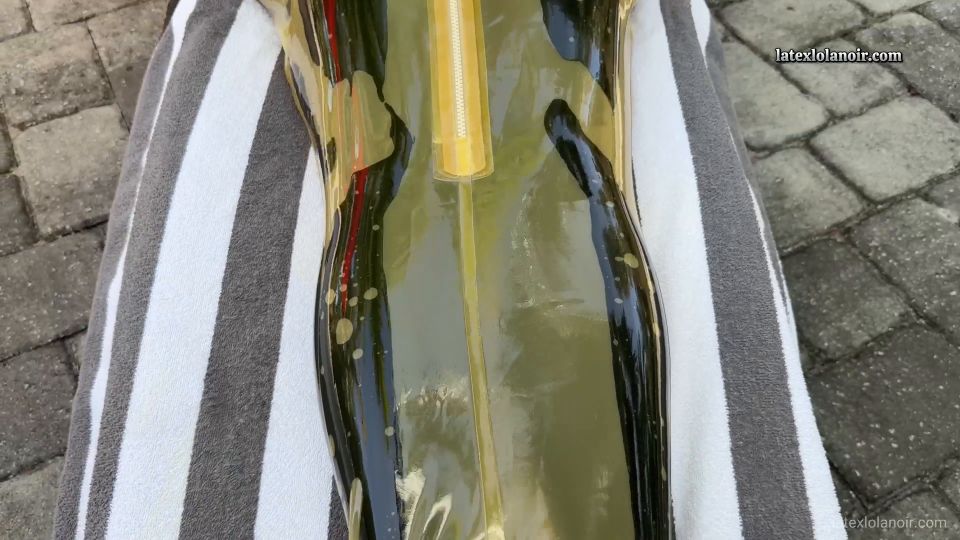 LatexLolaNoir - Apretada a la izquierda.