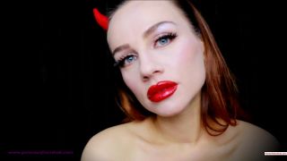 video gratis 10 Miss Eva Noir – Vende a tu dios por un beso – $13.13 (MP4, FullHD, 1920×1080), botas de femdom en femdom porno