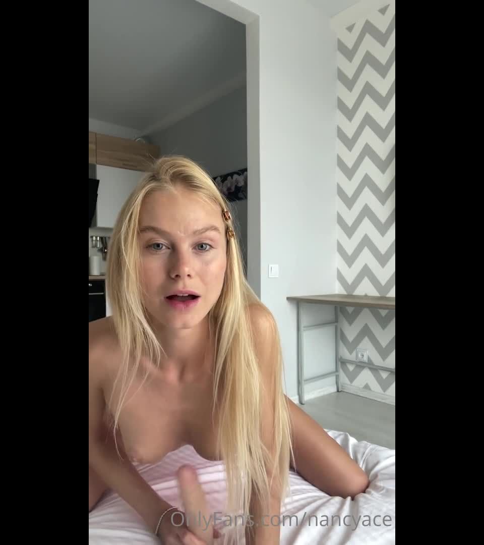 Nancy Ace Desnuda Dildo montando solofans (juguetes)