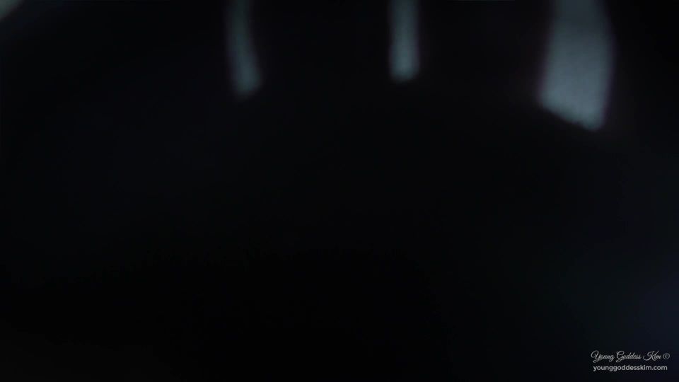 xxx video clip 24 juguetes fetiche femdom porno  Diosa joven Kim - El zapato vivo  joven diosa kim
