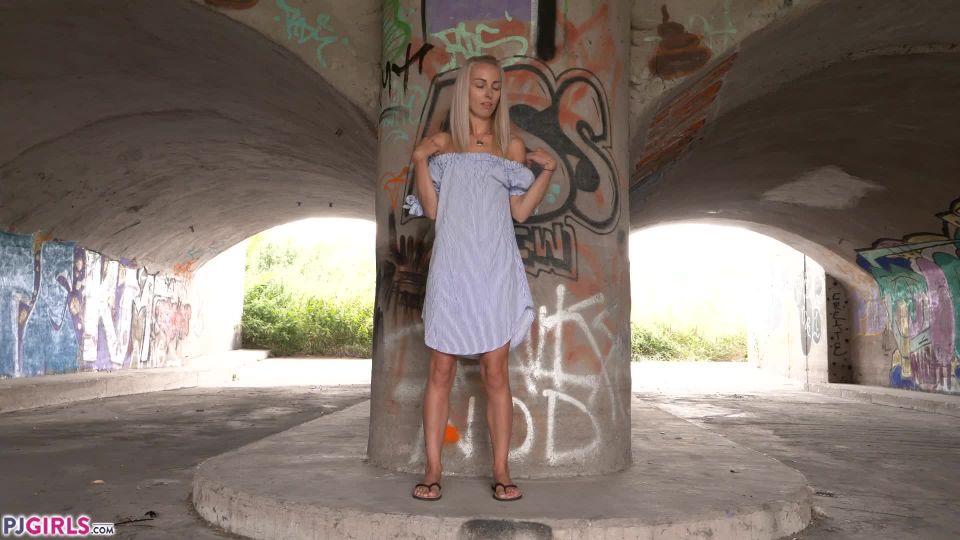 Pjgirls presents 2019-08-02 – Caroline Diaz – Caroline Under Bridge Fisting