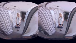 Doorstep Seller – Lynna Nilsson (Oculus)(Virtual Reality)