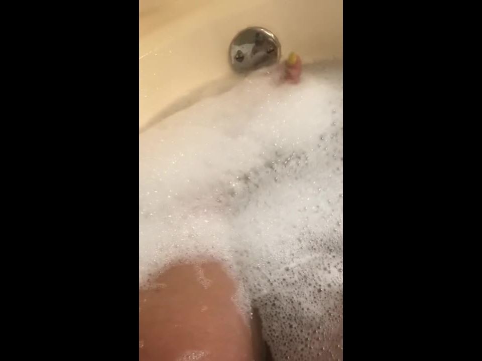 Ebony bbw feet and sy in bath tub xxx