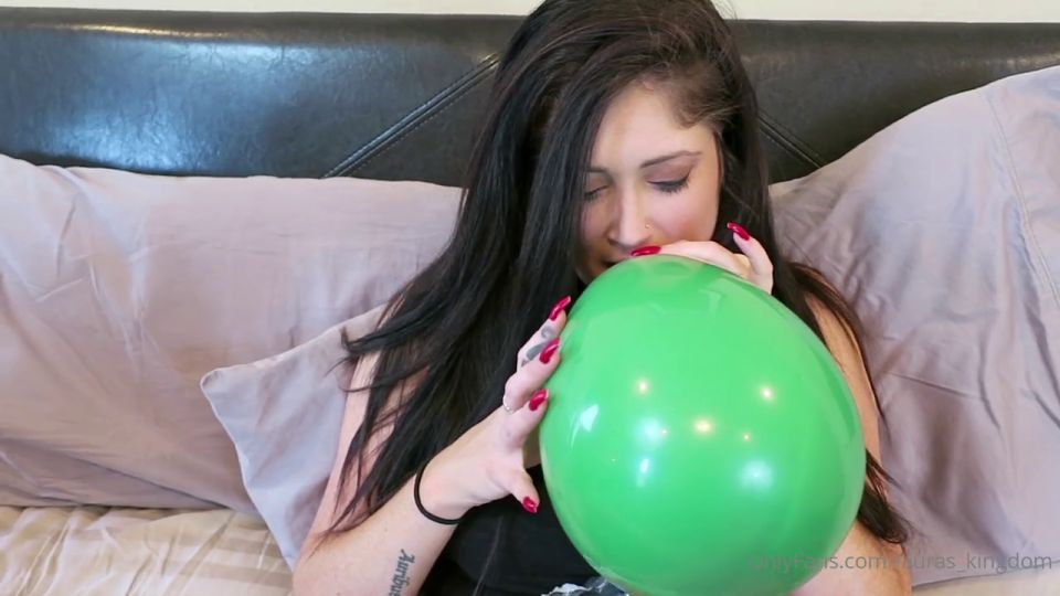 hardcore LaLaLaura LaLaLaura aka lauras_kingdom - 02-08-2024 OnlyFans Video - Laura amp Kim Balloon Popping video