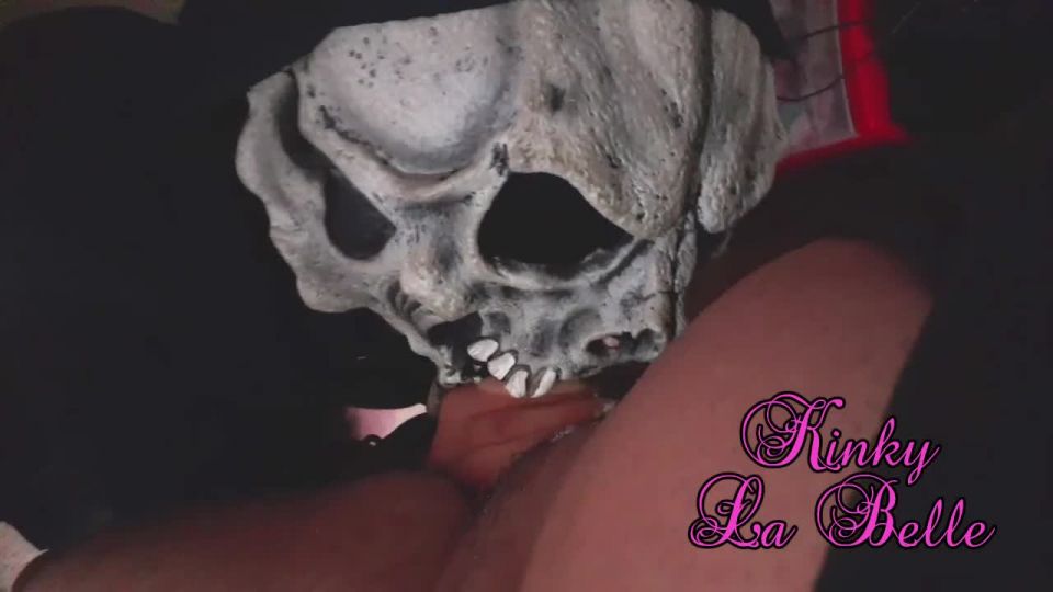 Girl in skeleton mask sucks cock and gets fucked(porn)