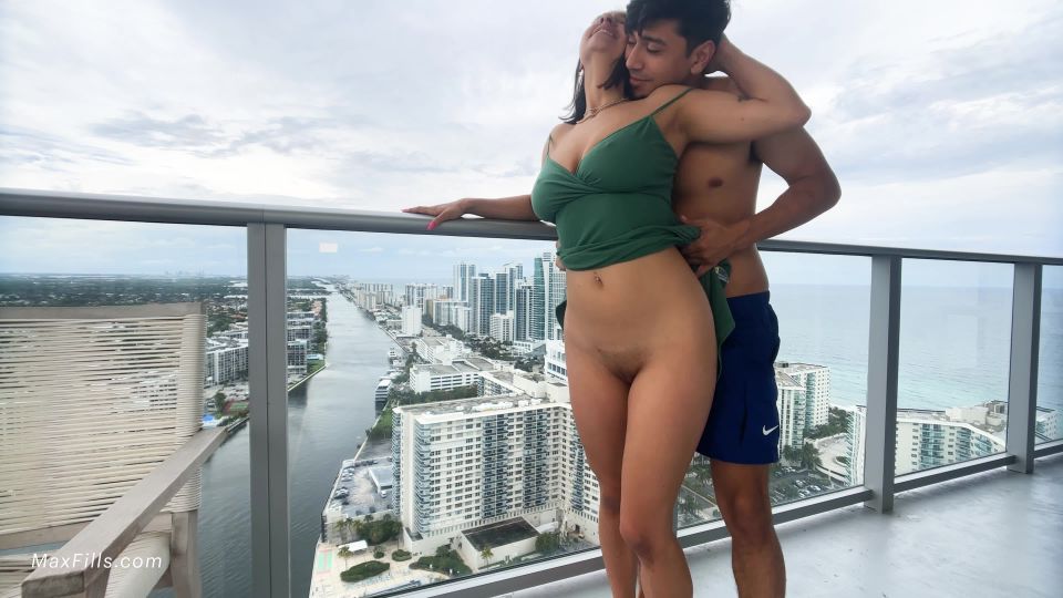 Max Fills Public Balcony Sex Overlooking Miami 2160P - Max fills