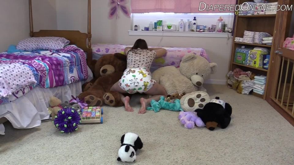 DiaperedonlineAlisha Alisha Playing on Floor