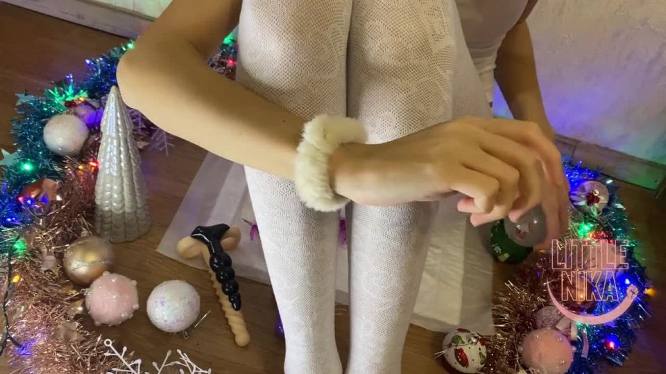 Slim girl jerks off at Christmas (full)