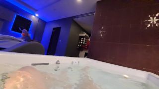 Miss Squirting Motel Maid Fucks on the Jacuzzi for 20 Bucks