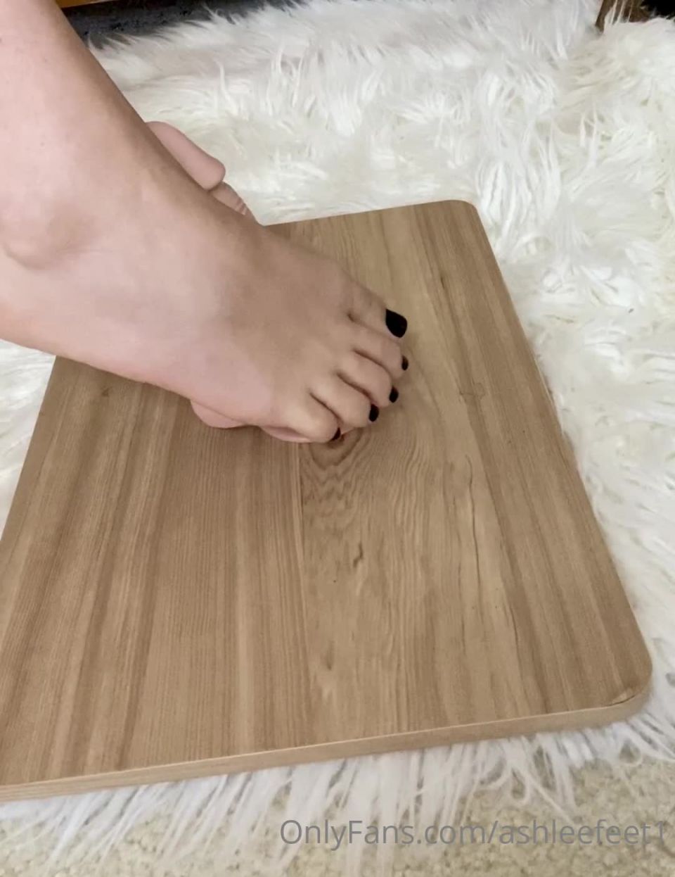  feet porn | ashleefeet1  Dildo crushing video | ashleefeet1