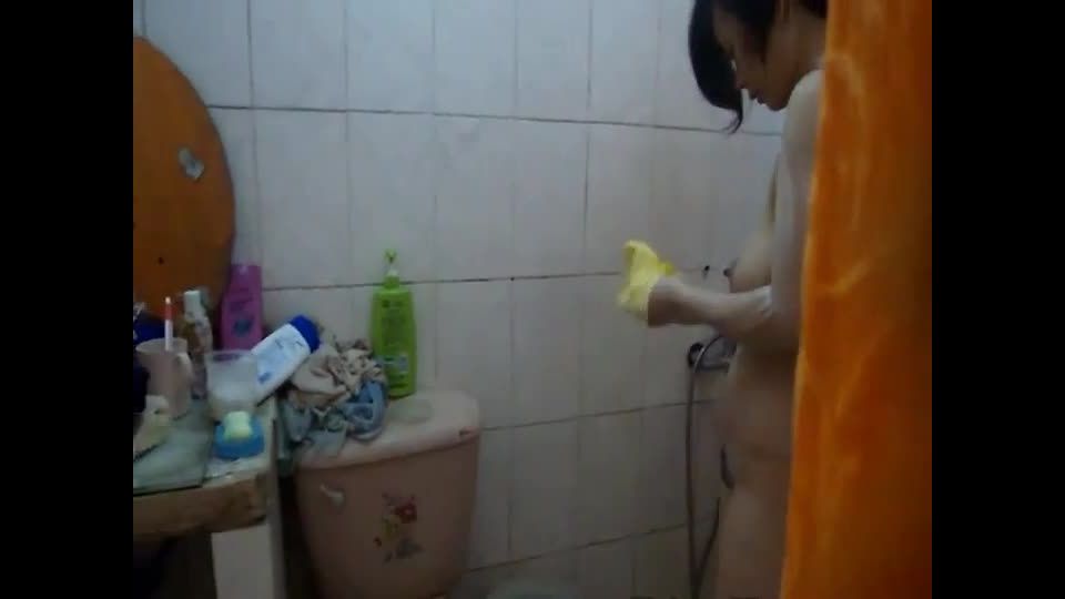 Fuckable asian girl peeped in the  shower