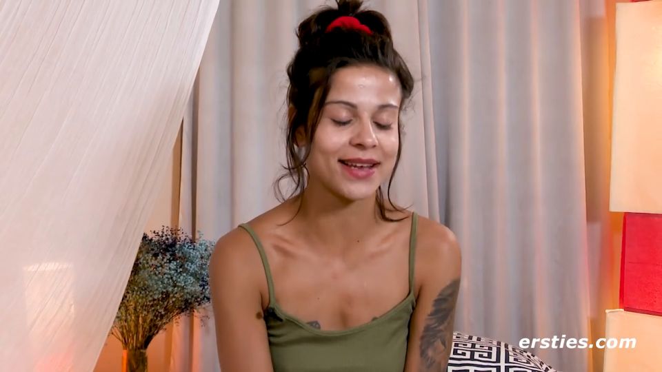 Ersties Sandra Liebt Es, Wenn Ihre Beiden Löcher Verwöhnt Werden