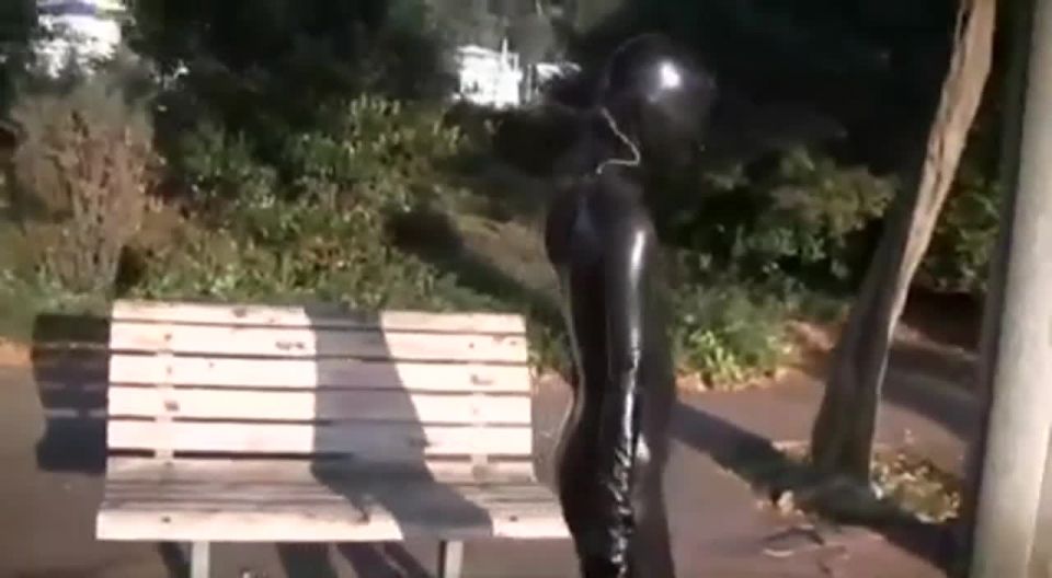 Latex 3928-A walk with a rubber
