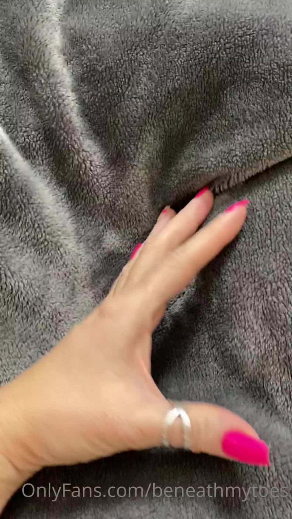 Onlyfans - Beneathmytoes - Peekaboo - 03-01-2021