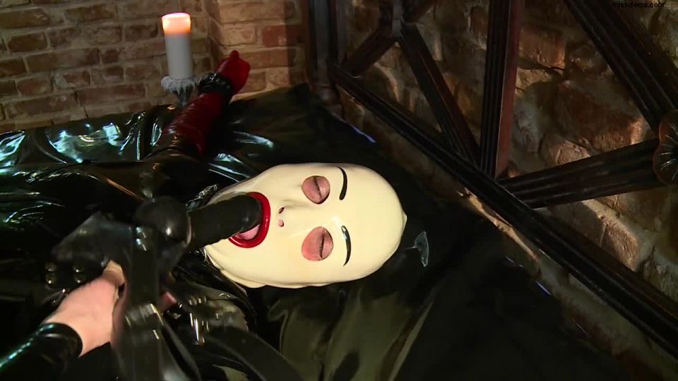 Schlagendegirls – Lady Cynthia – Bizarre humiliation Part 1 Femdom