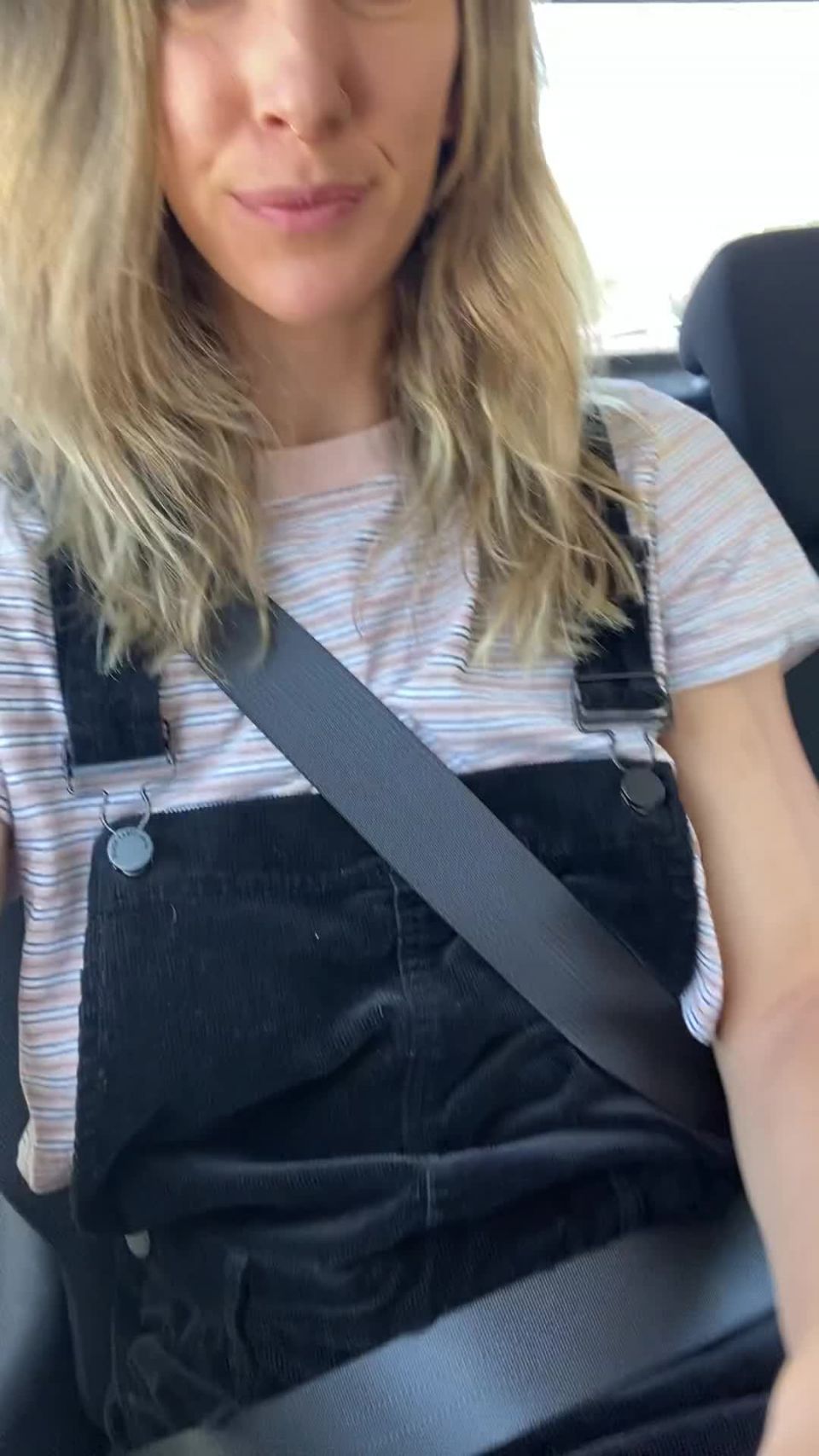 Onlyfans - Steph in Space - stephinspaceWhen youre ridin in the backseat and decide to get a lil sneaky peeky  If you w - 08-08-2021