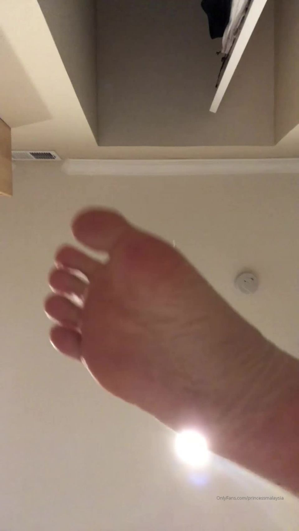 Onlyfans - Diana - dtarinova - dtarinovaMade my good boy pay for this and Im gonna post it here anyways  Foot stomp POV p - 13-11-2019