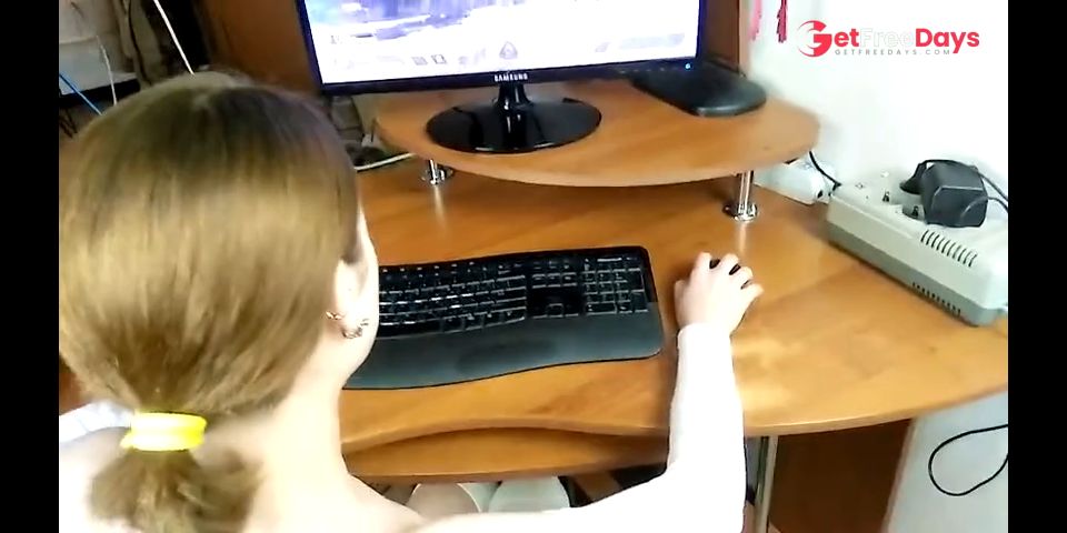 Fucked His Girlfriend while She was Playing Apex Legends  Pov Cum on Face