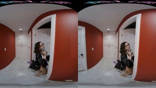 VRALLURE Babysitter Surprise